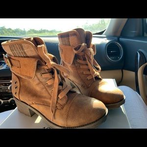 Brown/plaid booties SOLDDD